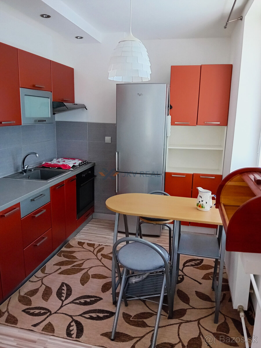 Zariadený 2 izbový byt s balkónom - 3