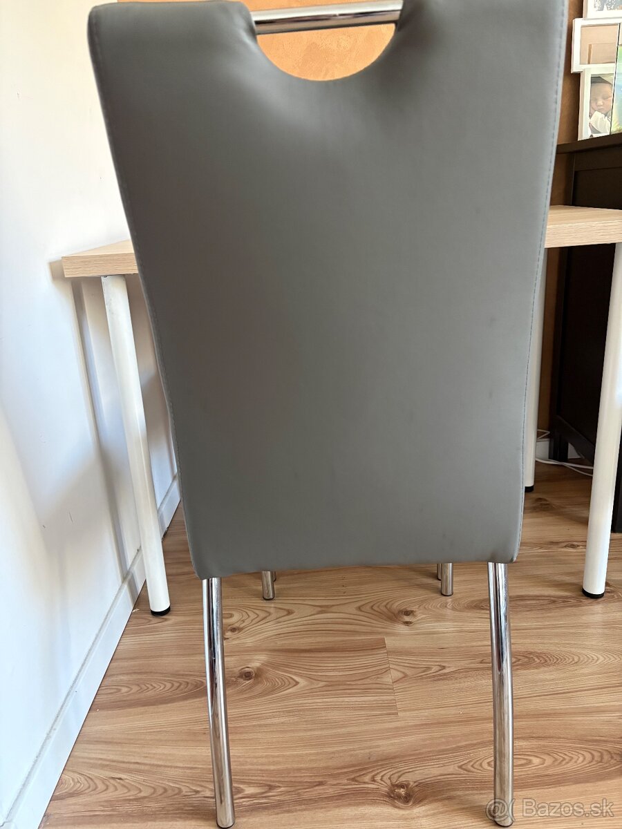 Jedalenske stolicky a stol - 3