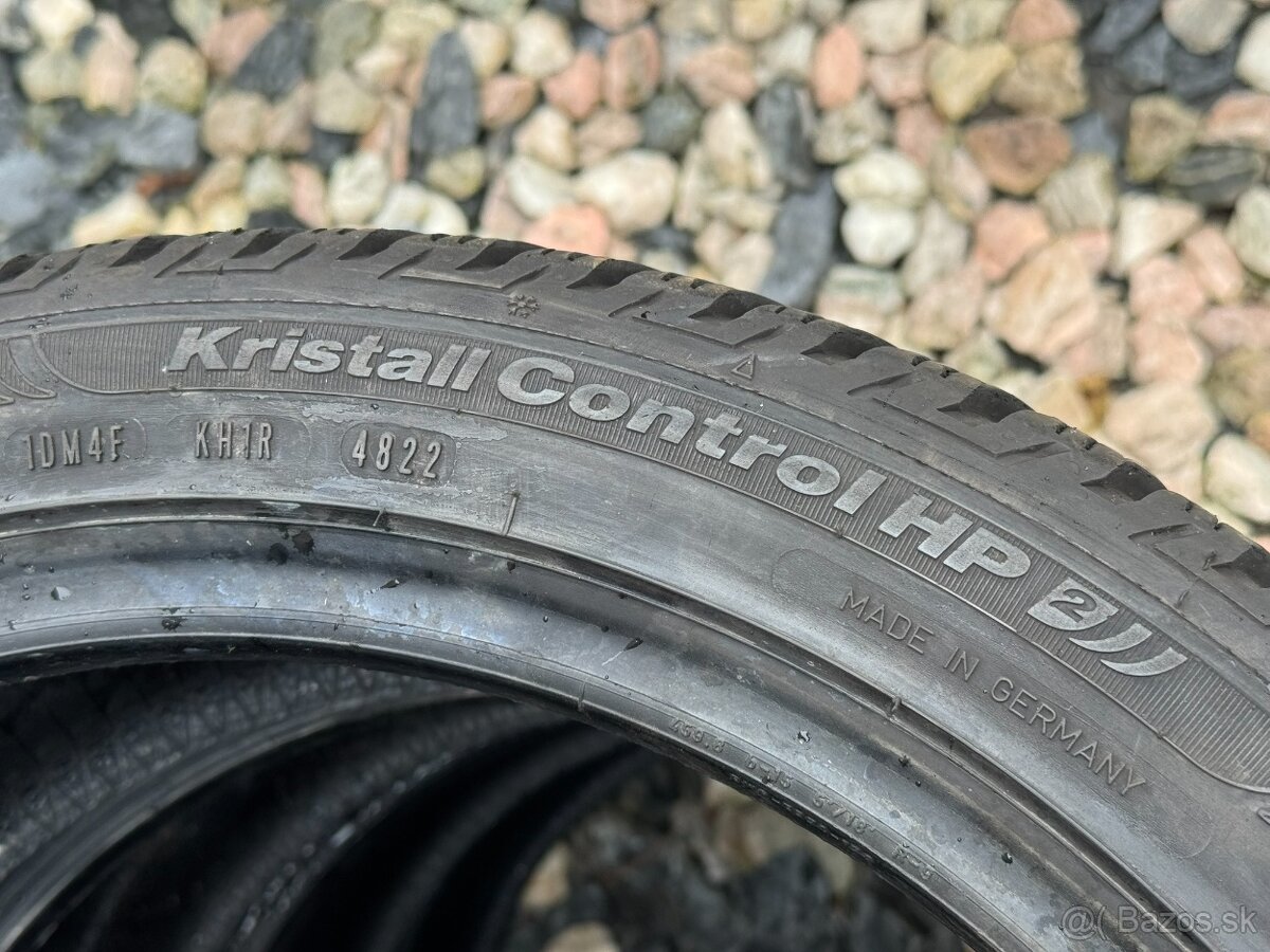 225/45 R18 - 3