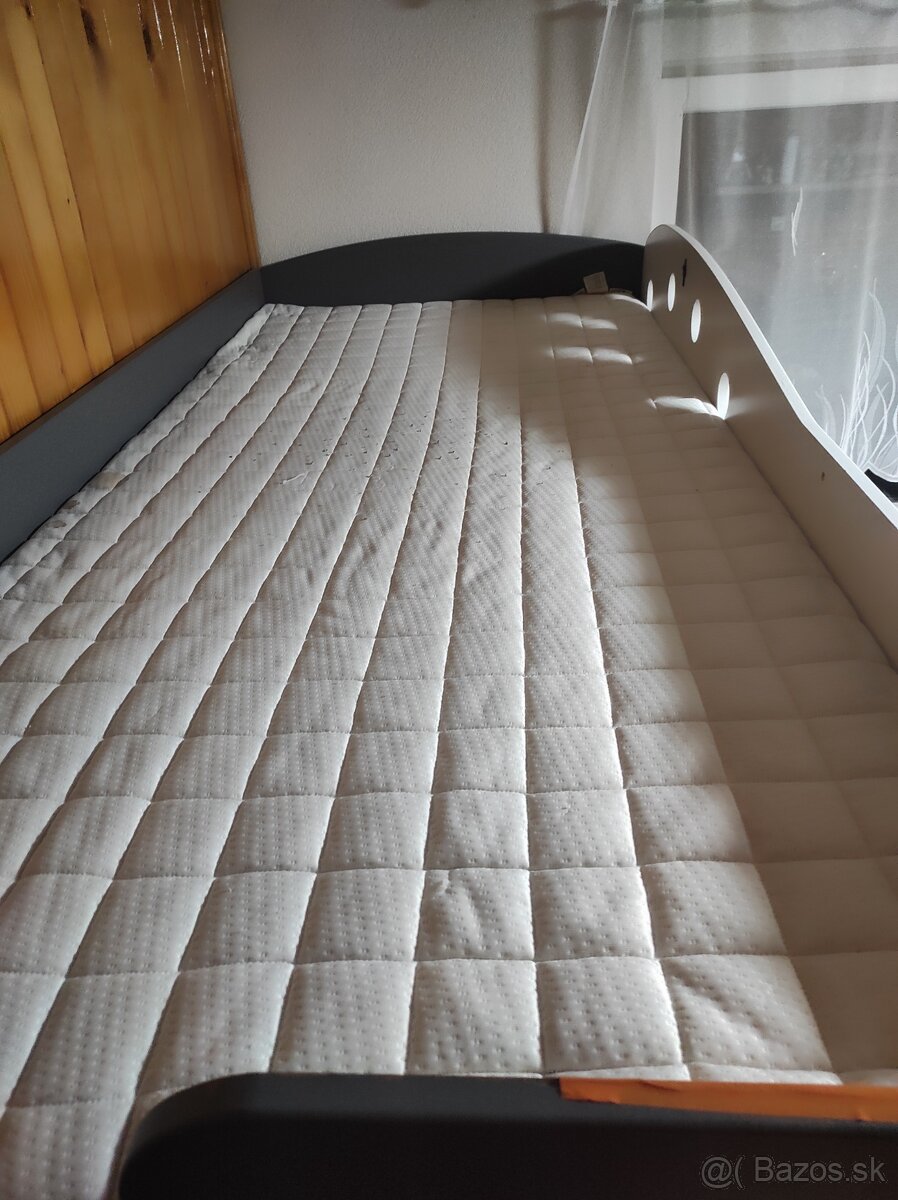 Postel zo stolom - 3