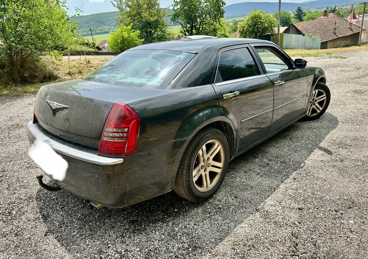 Rozpredam na N.D EU Verzia Chrysler 300C Sedan Limuzína - 3