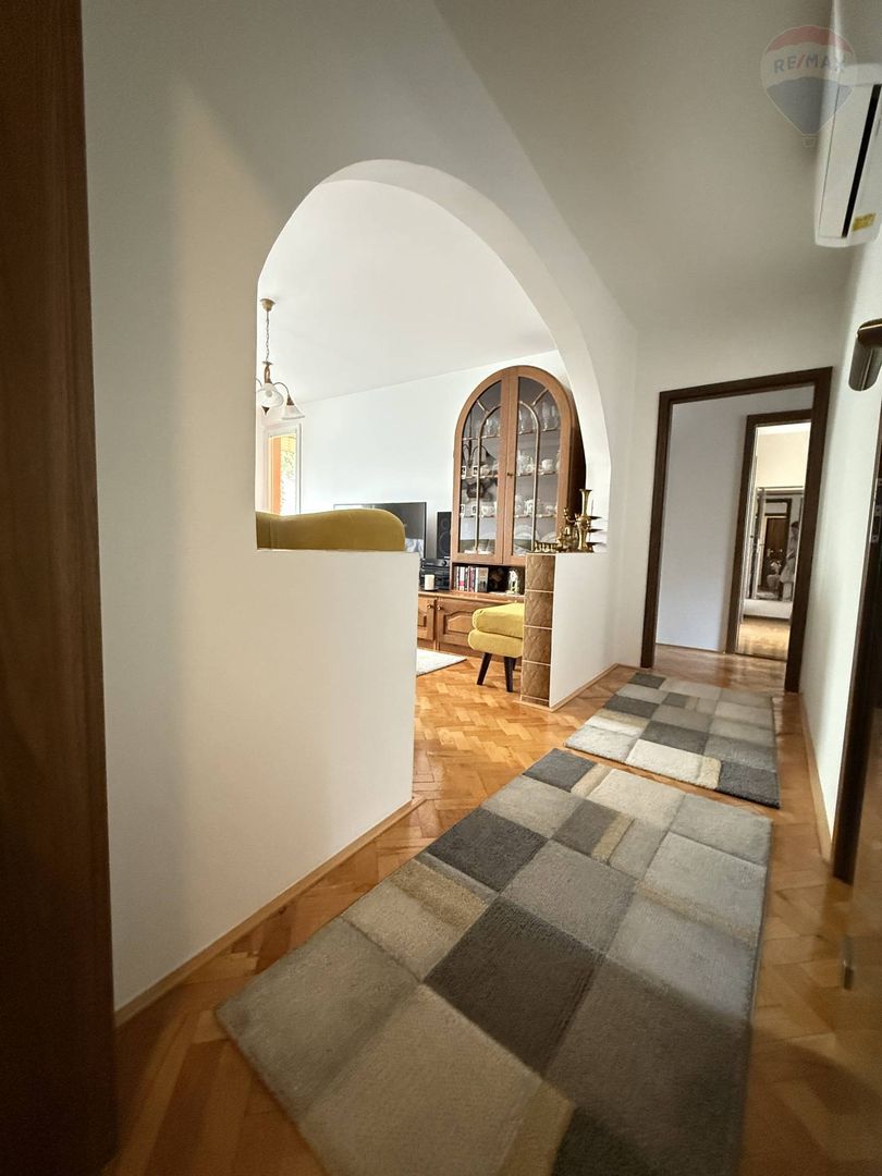 PRENÁJOM: 4IZBOVÝ BYT, DUNAJSKÁ STREDA - NÁM. SNP - 3