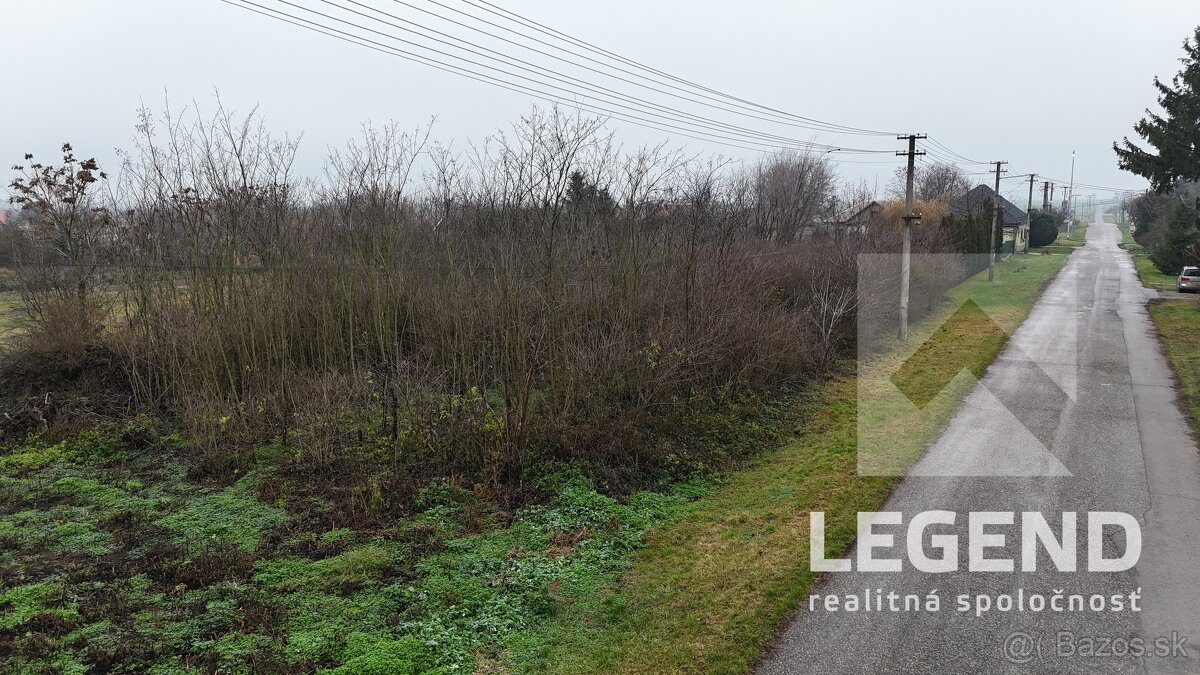 Stavebný pozemok Čata 1105 m2, tichá bočná ulička, všetky s - 3