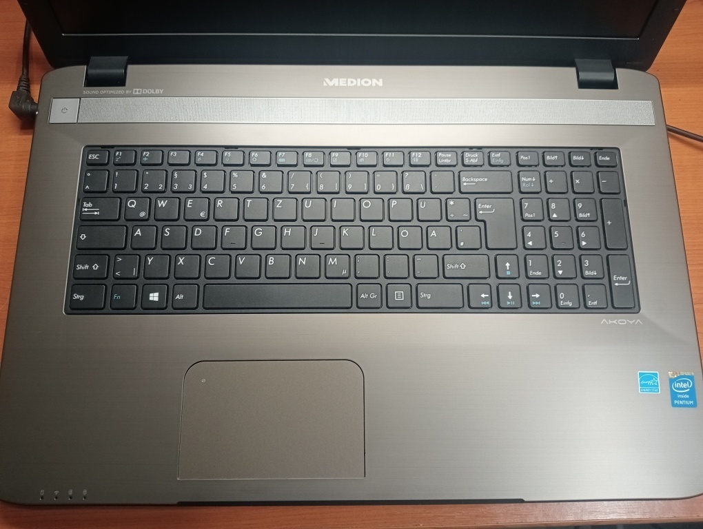 MEDION AKOYA E7226 ,WINDOWS 10,bez baterky , 17,3"displej - 3