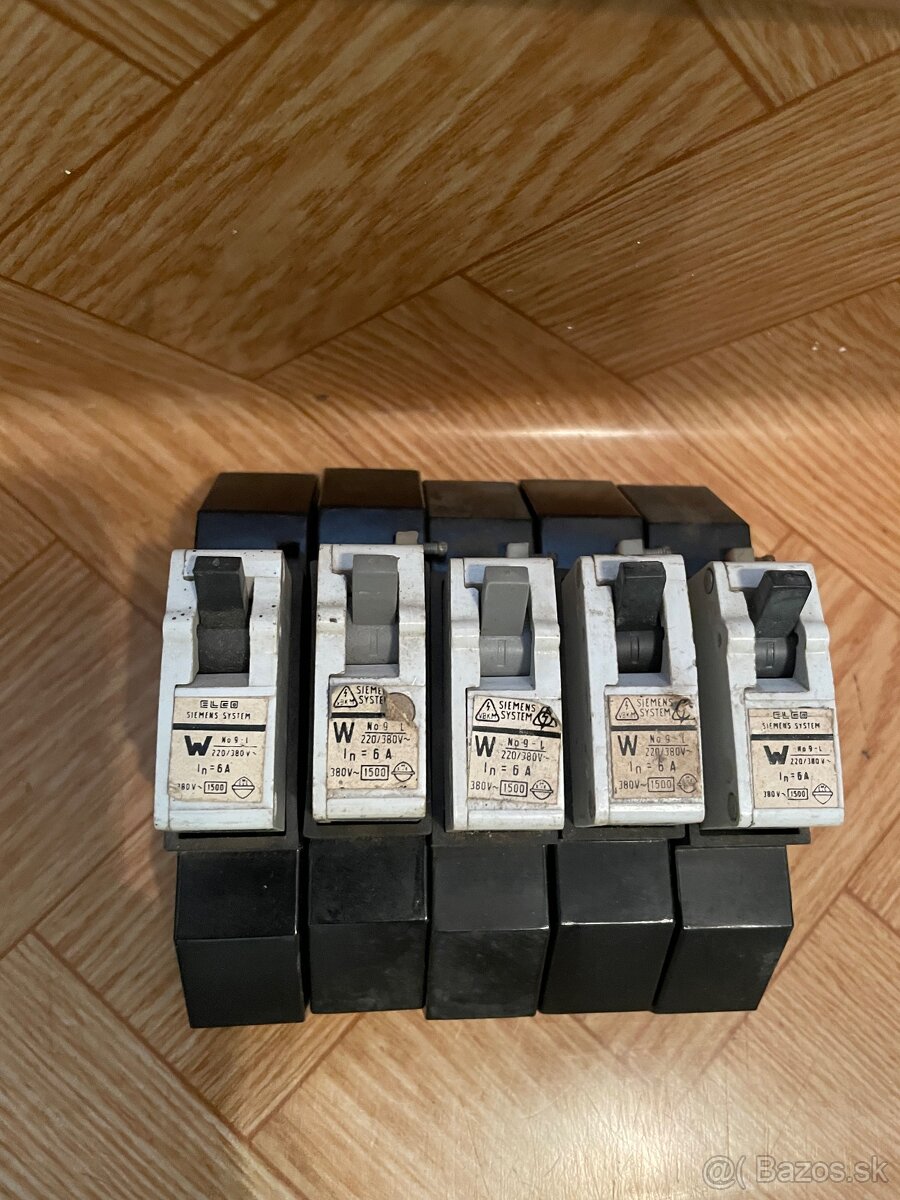 Ističe staré, bakelitové, radové svorky, iné elektro retro - 3