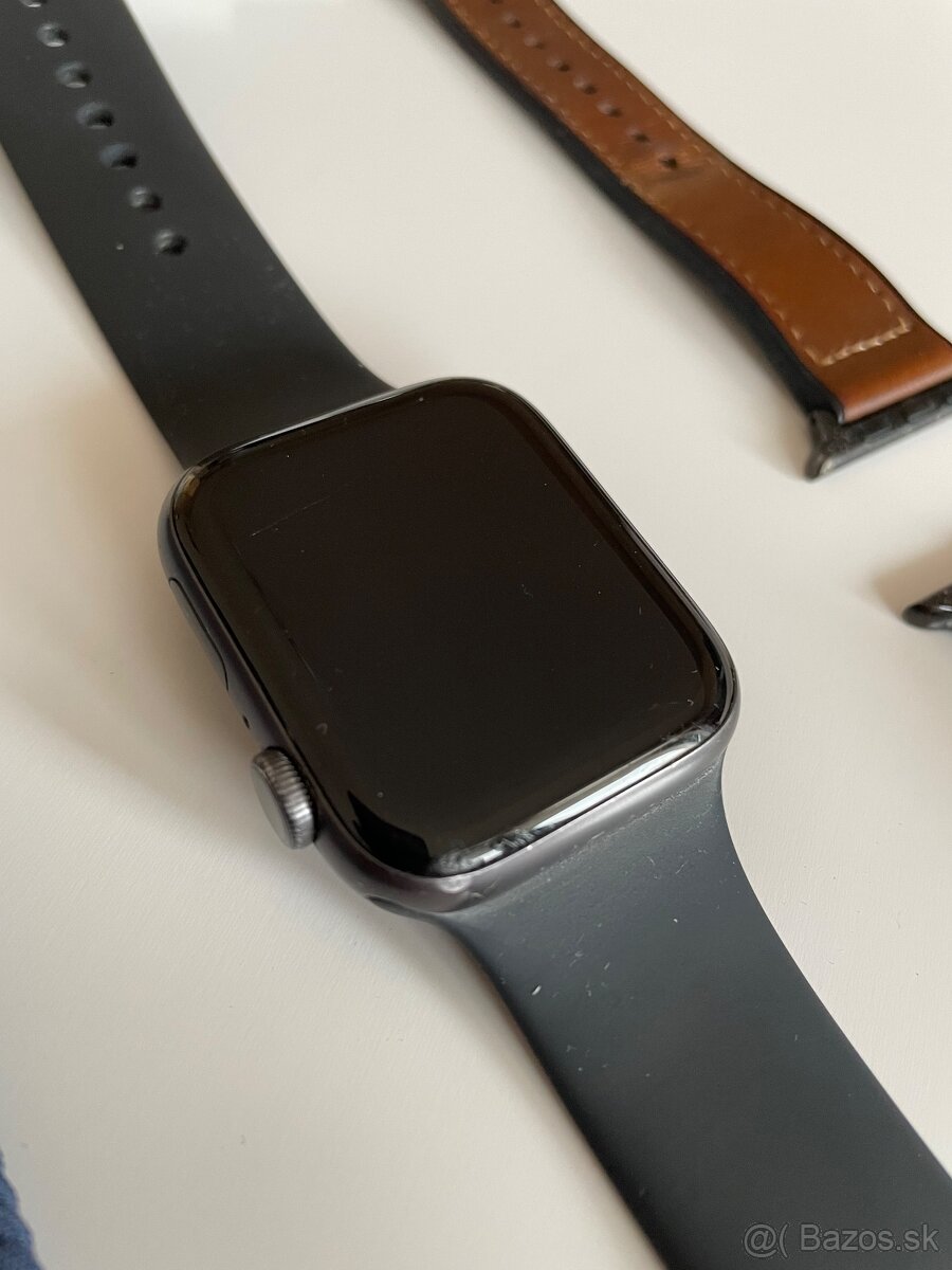 APPLE WATCH 5 44mm - 3