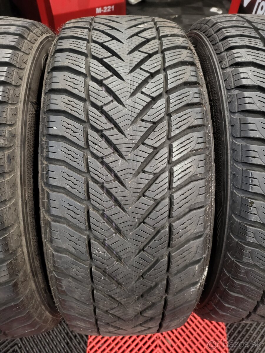 235/55 R17 Goodyear zimne pneumatiky