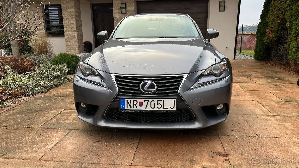 Predám Lexus IS 300h - 3
