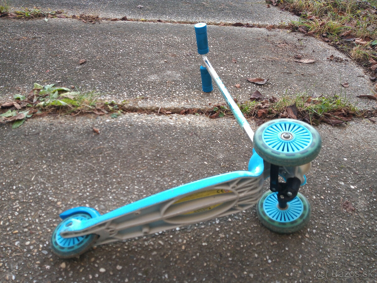 modra trojkolesova kolobezka - 3