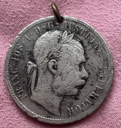 Mince strieborné - dobové prívesky - 3