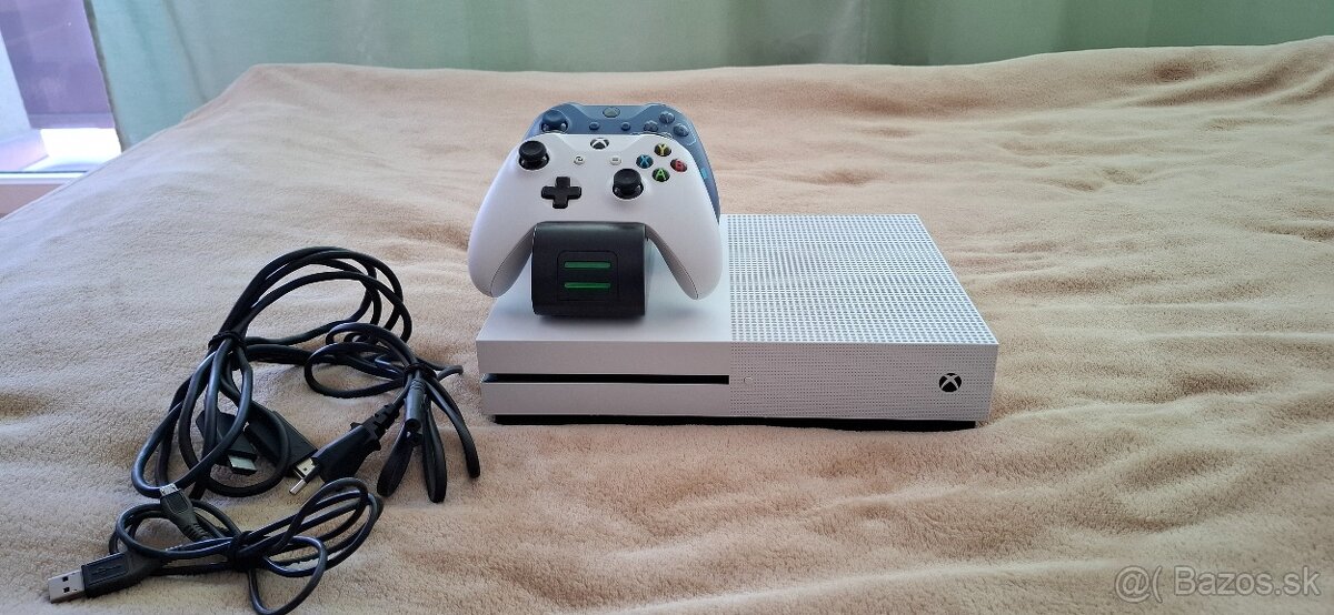 Xbox One S Konzola 1TB + 2 ovládače - 3