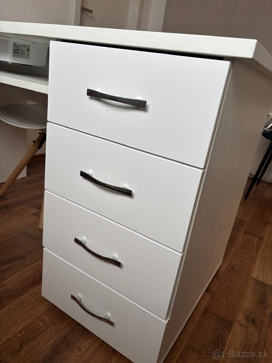 Manikérsky stol,lampa,odsavacka - 3