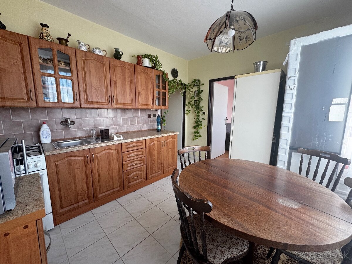 Na predaj 4-izbový byt s balkónom - 3