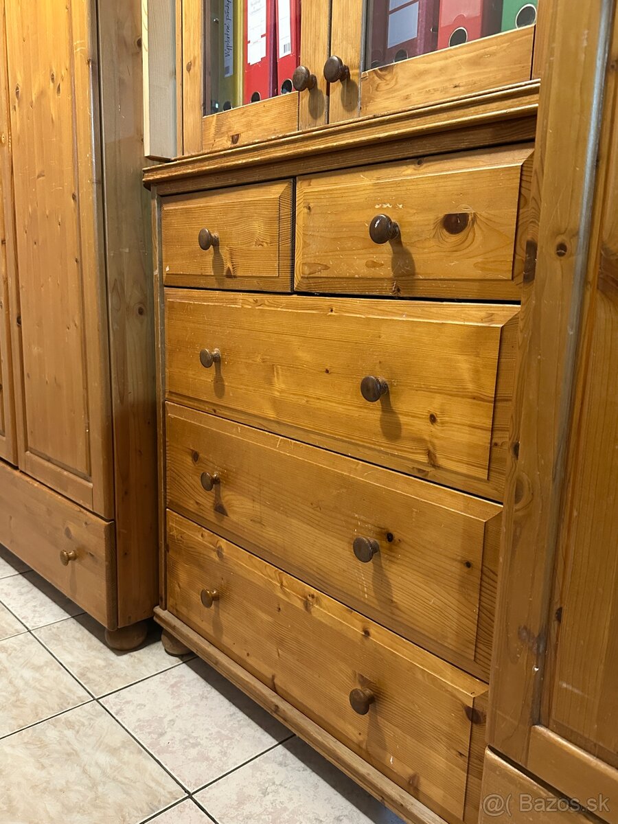 Drevená skriňa a komody - 3