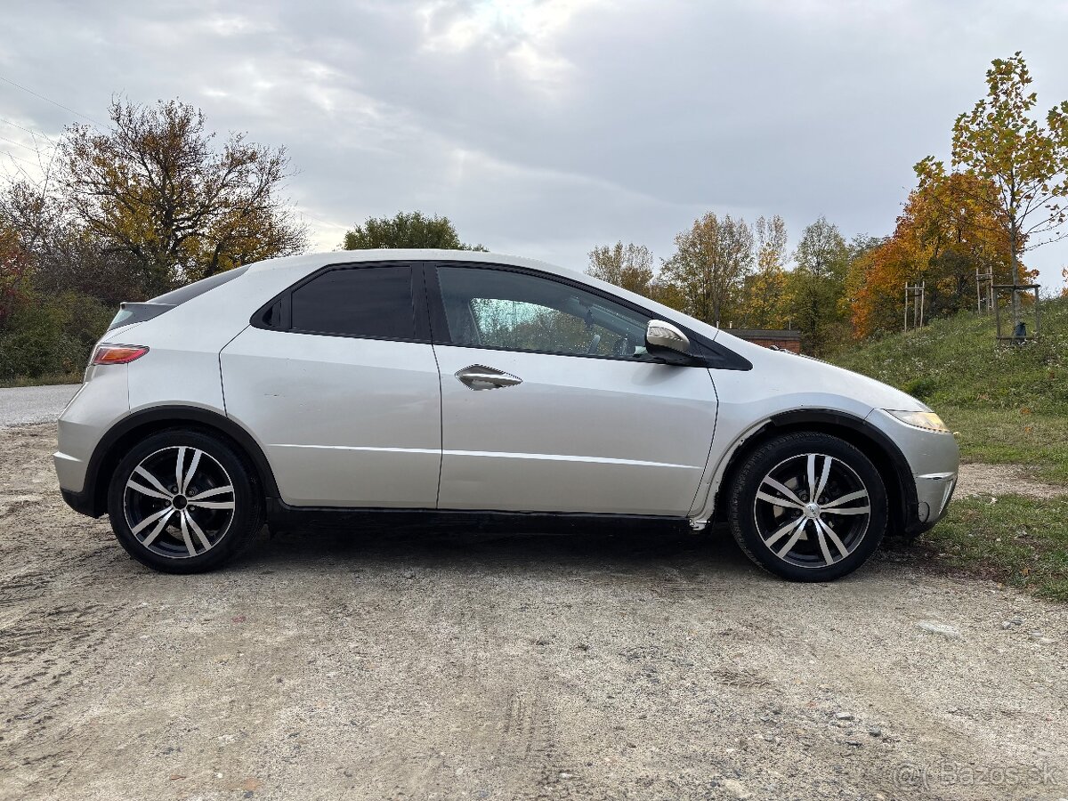 Honda Civic 1.8 benzín 103 kW - 3