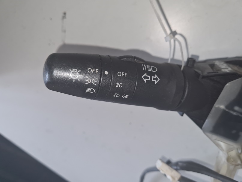 Prepínacie páčky Nissan Almera N16 25540AV600 - 3