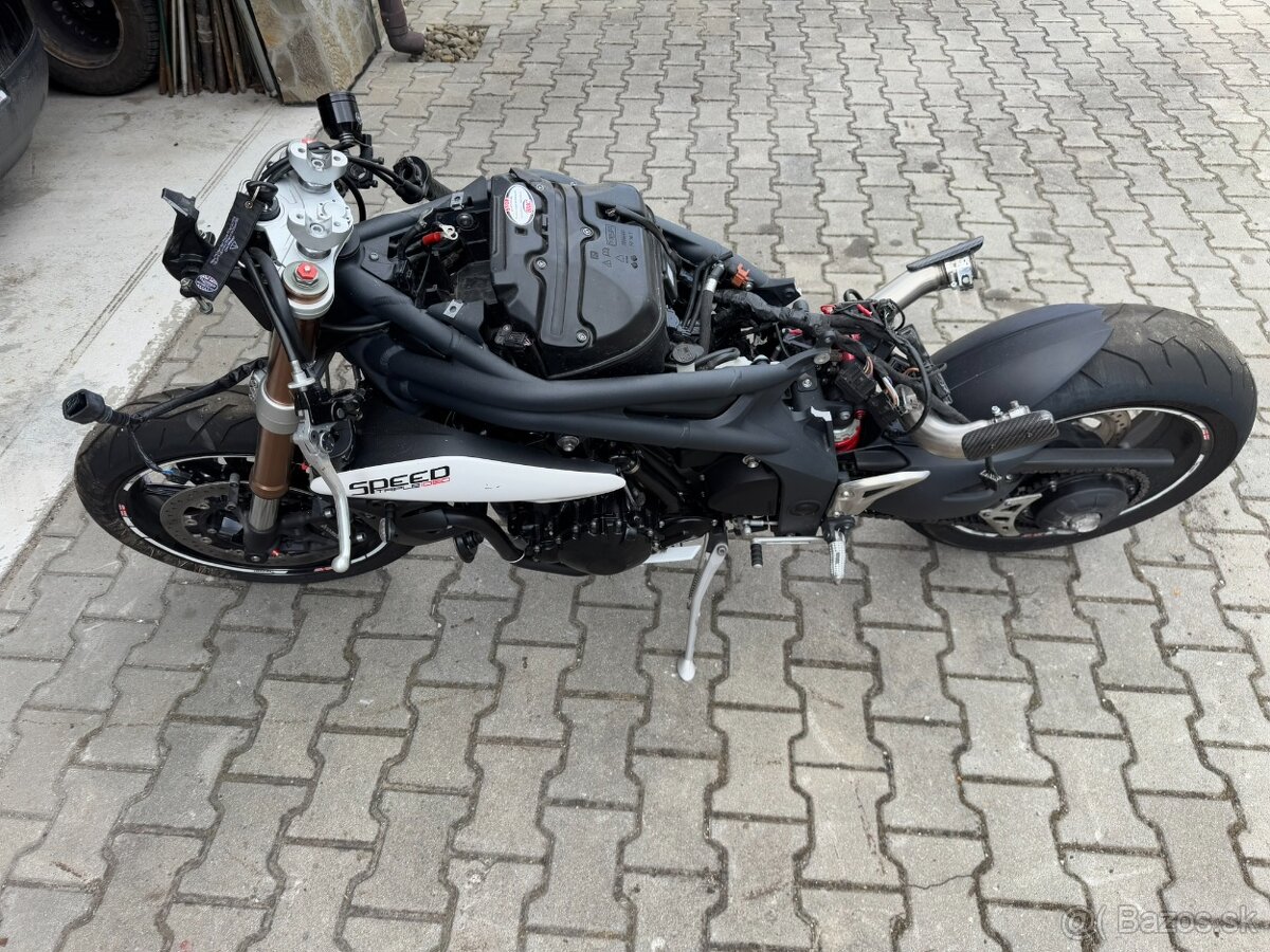 PADNUTÝ Triumph speed triple 1050 - 3