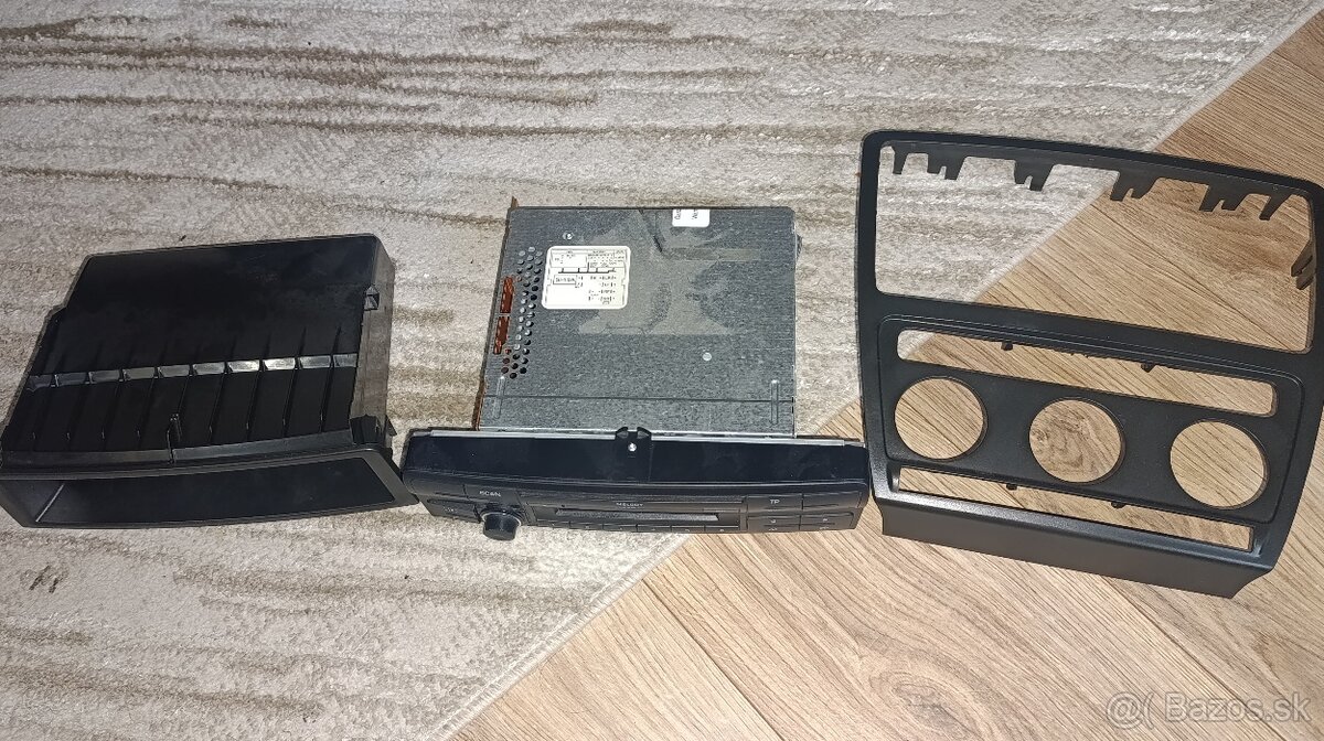 Predam auto radio oktavie 2 - 3