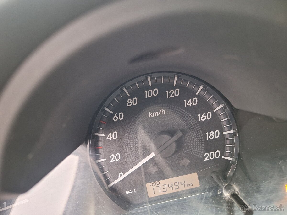 TOYOTA HILUX 2,5 DIESEL 4X4 UZÁVIERKU MA