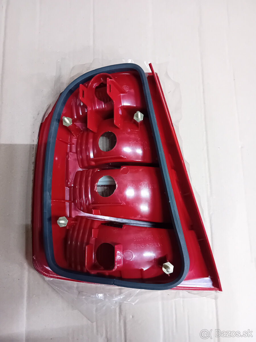 Predám zadné svetlo pravé Fabia I - 3