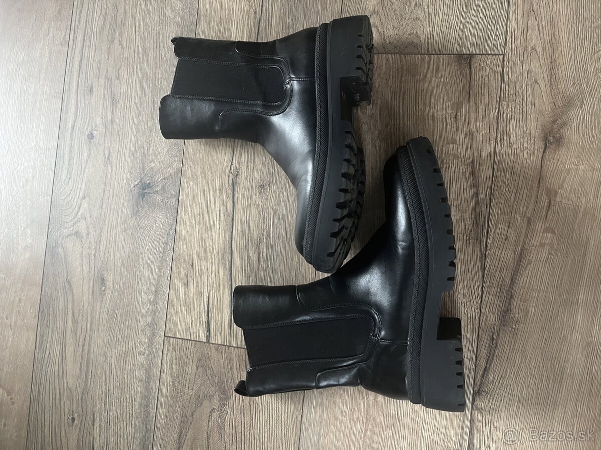 Damske polcizmicky ciernej farby vel. 40 - 3