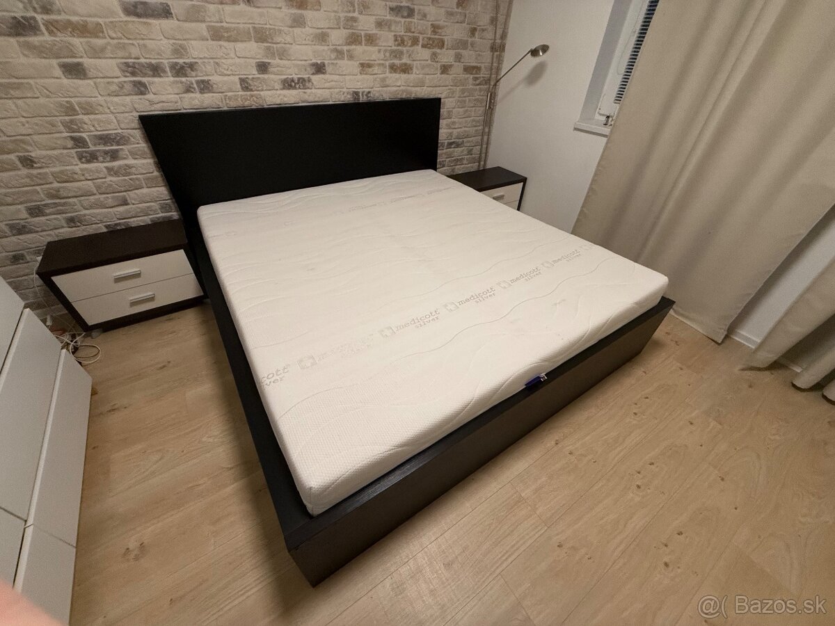 Manželská posteľ 210x195cm, nočné stolíky 36x64x45cm - 3