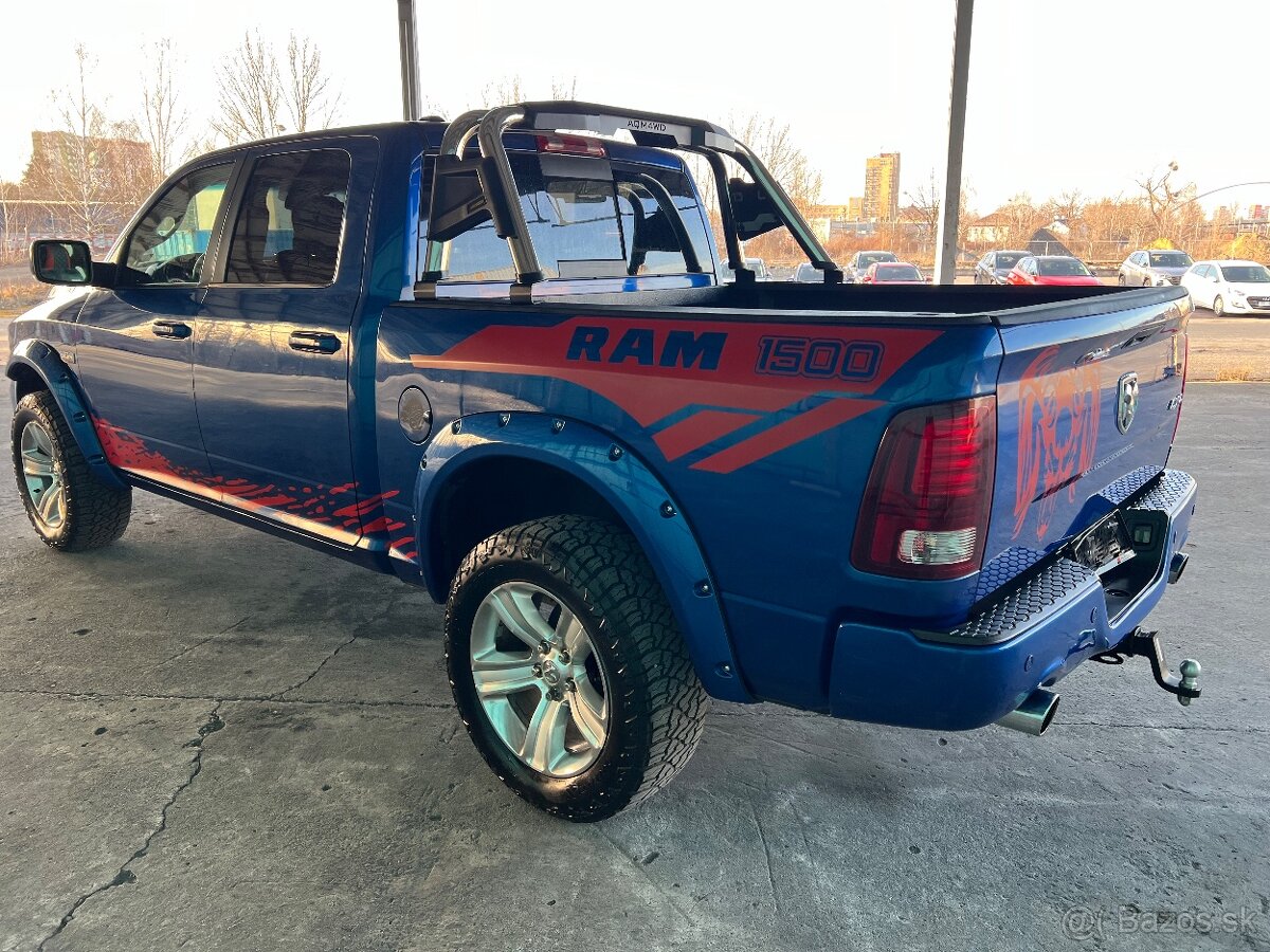 DODGE RAM 5.7 HEMI 4X4 model roku 2015