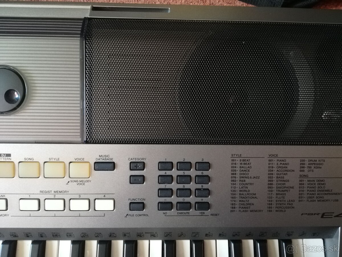 Elektrické klávesy Yamaha PSR E443 - 3