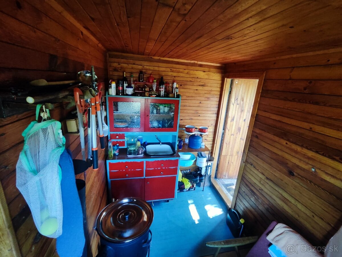 Záhrada s chatkou v pokojnom prostredí - 3