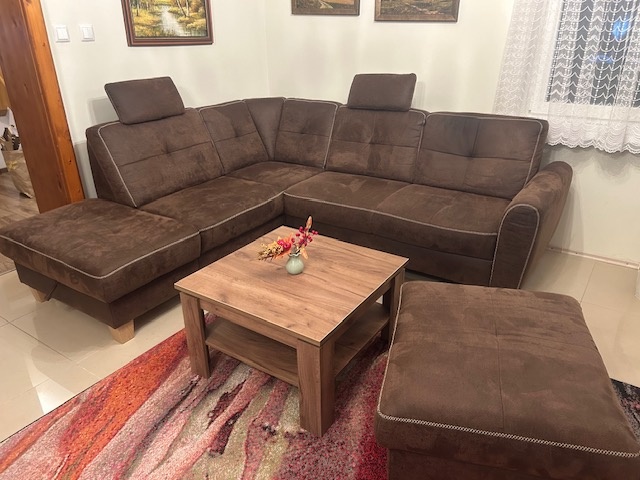 sedačka hnedá s taburetkou (z Mőbelixu) - 3