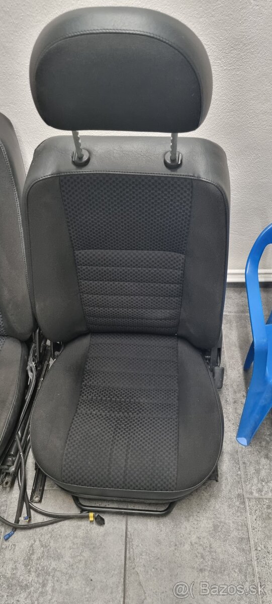 Land Rover Defender predne sedacky s vyhrievanim - 3