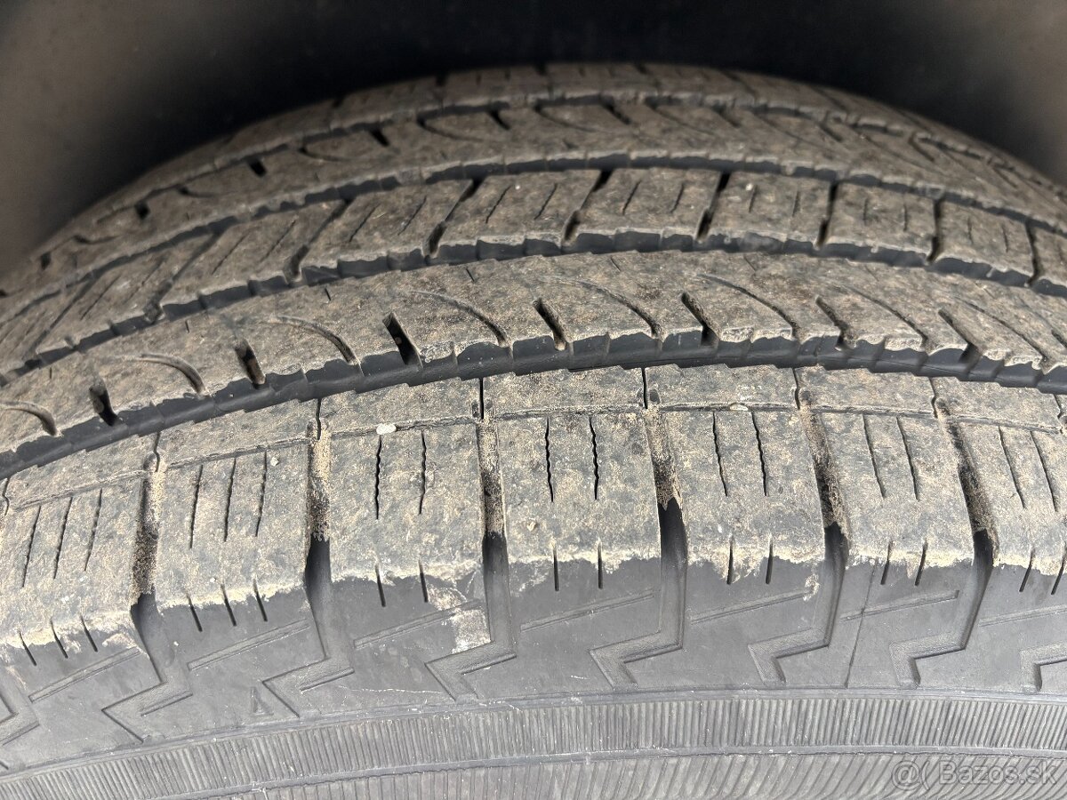 Elektróny s gumami ML Mercedes - 3