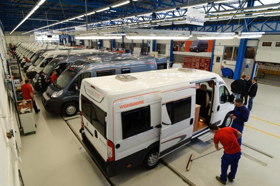 PRÁCA VO VÝROBE AUTOKARAVANOV - 3