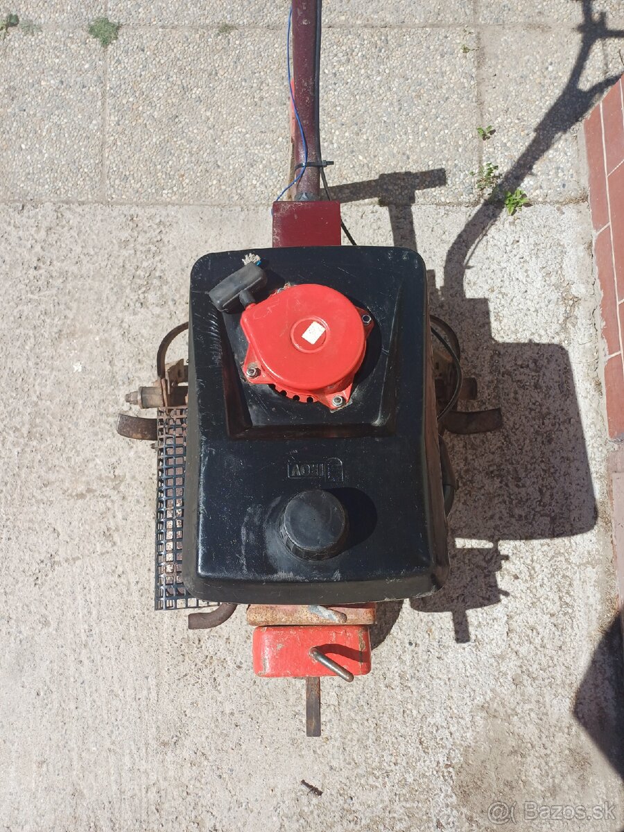 Predám benzínový kultivátor Vari - 3