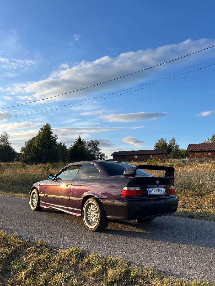 BMW e36 318is coupé individual - 3