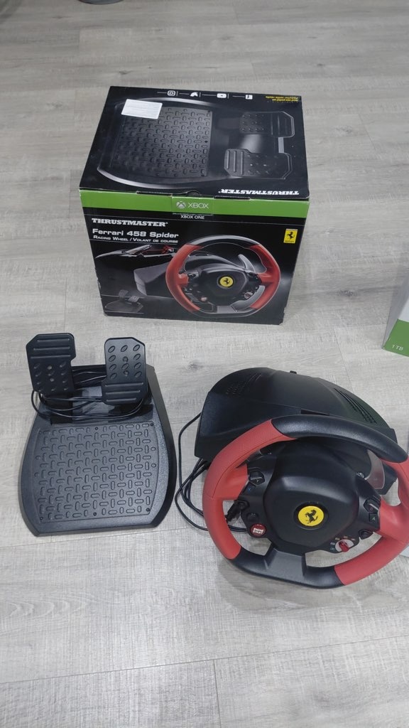 Xbox one S + THRUSTMASTER Ferrari 458 Spider - 3