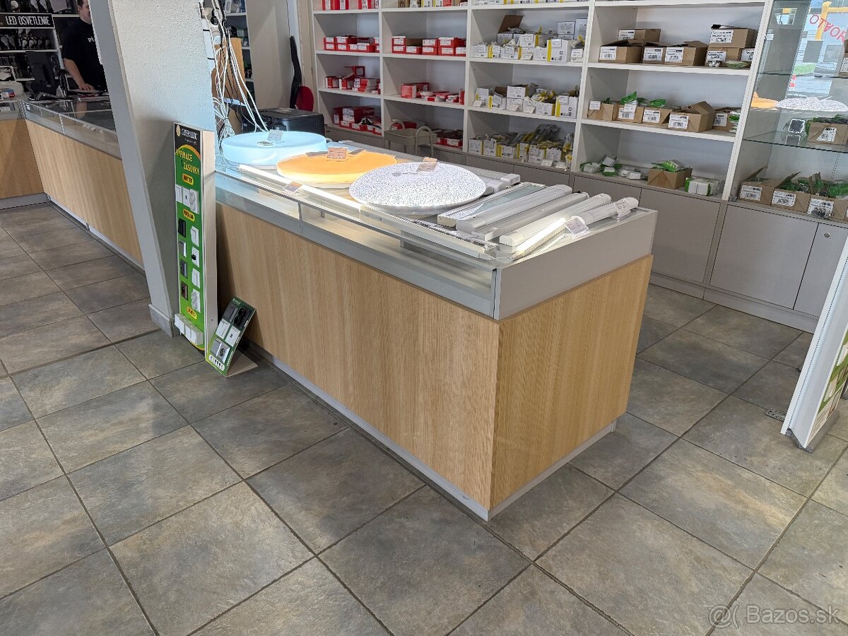 Presklené regály, vitríny - 3