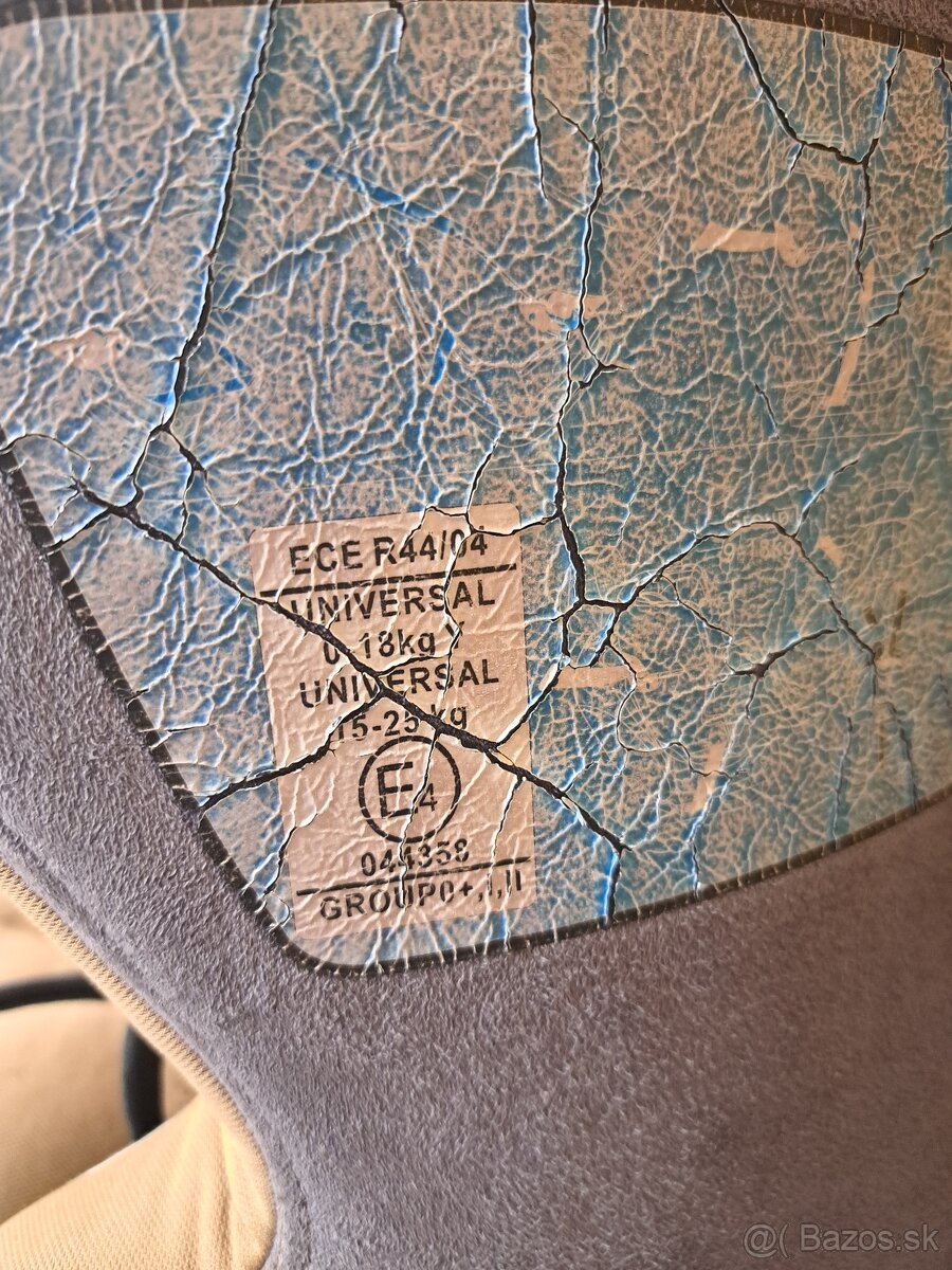 Stará autosedačka bez isofixu - 3