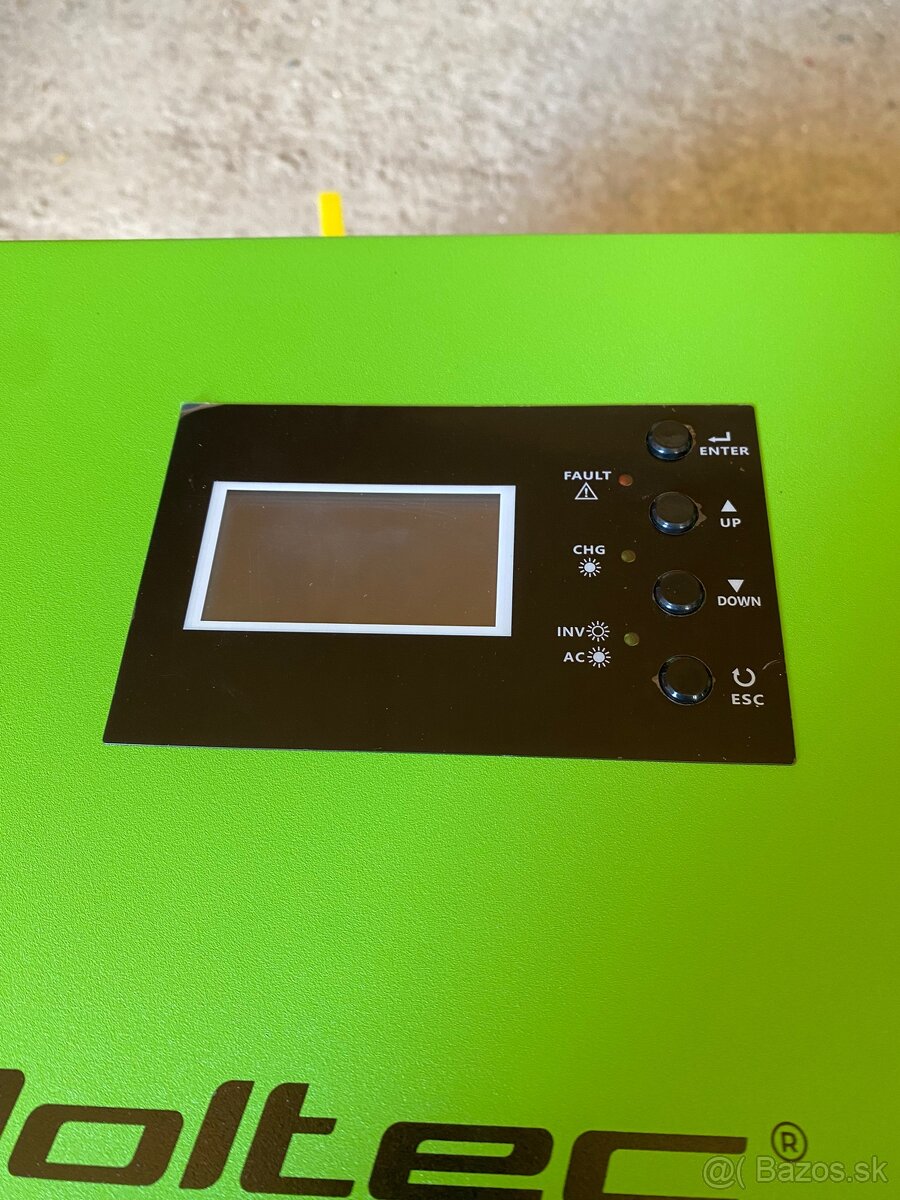 Predám solárny invertor Qoltec 3,5kw 1f - 3