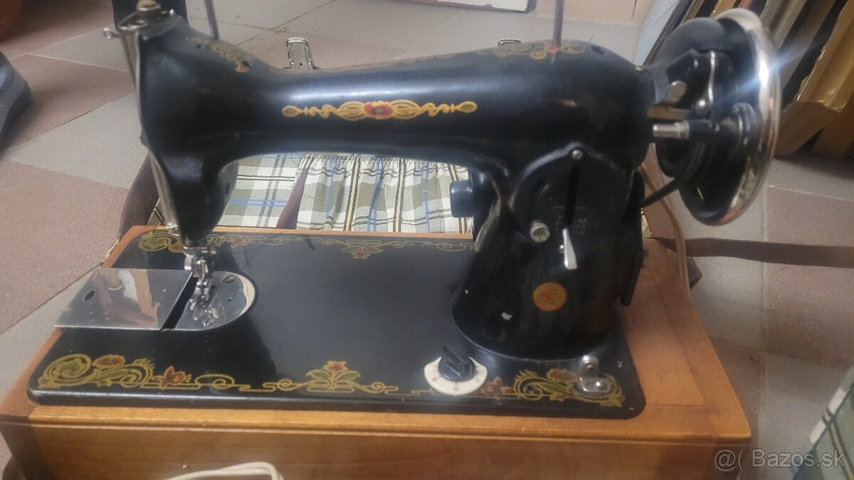 Staré šijacie mašina - 3