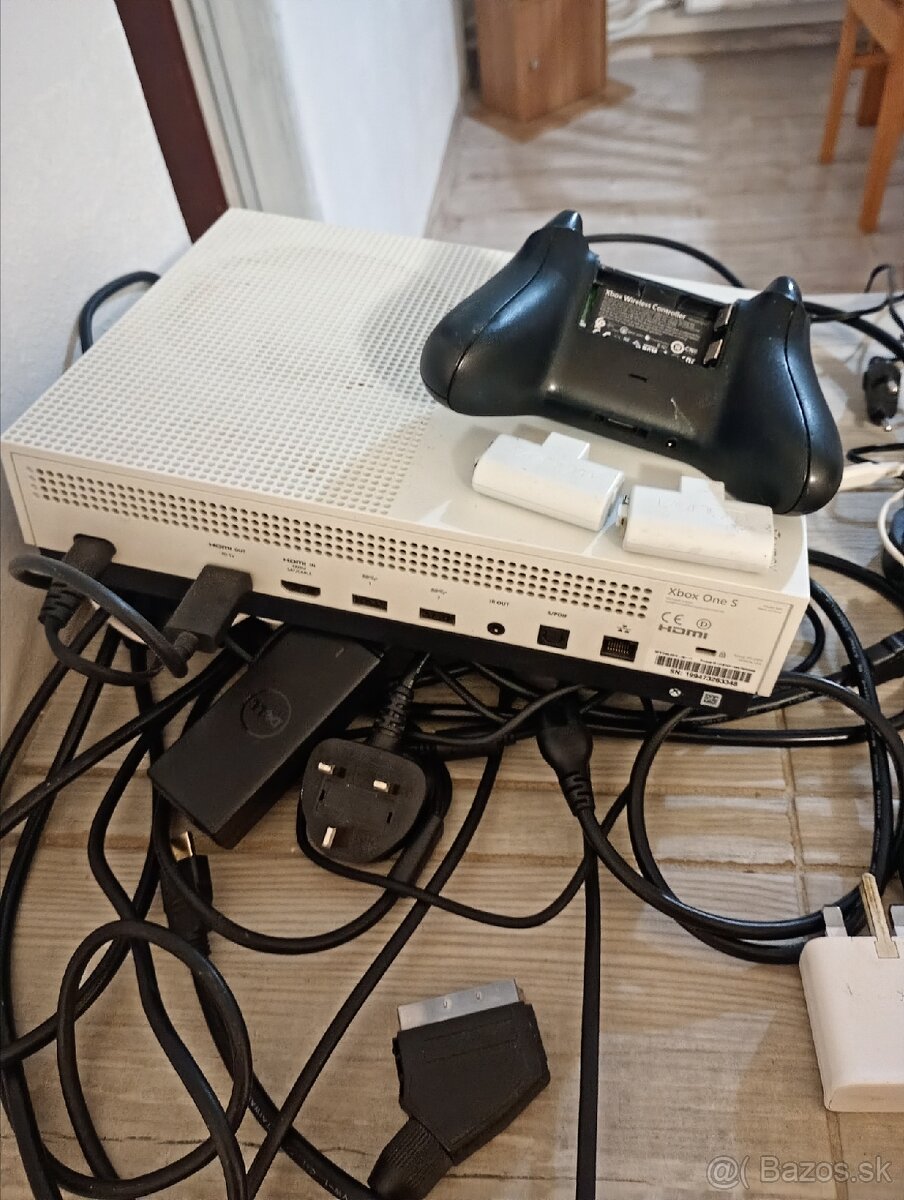 Xbox One S - 3