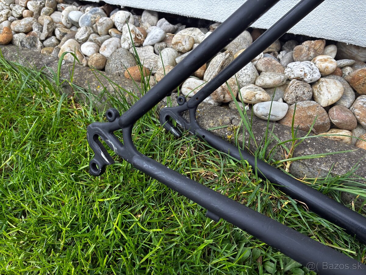 Ocelovy cestny ram s predstavcom - 3