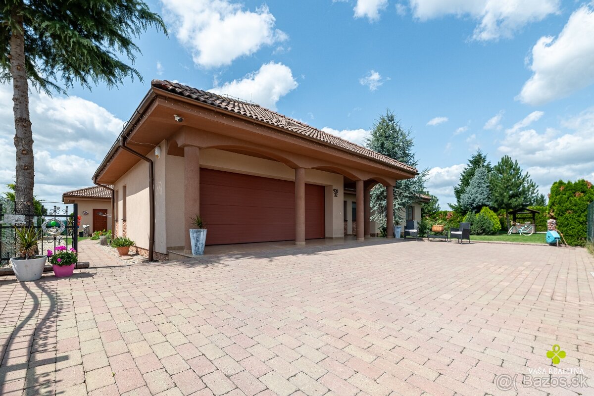 REZERVOVANÉ -Veľkorysé bývanie:6 izieb, sauna,krb a 1 599 m² - 3