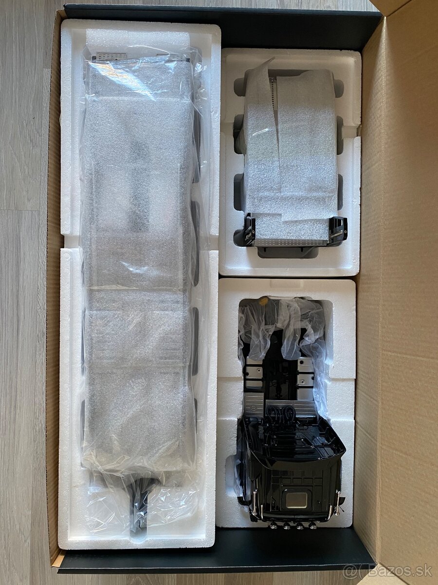 1:18 Mercedes-Benz Actros GigaSpace + Transporter - 3