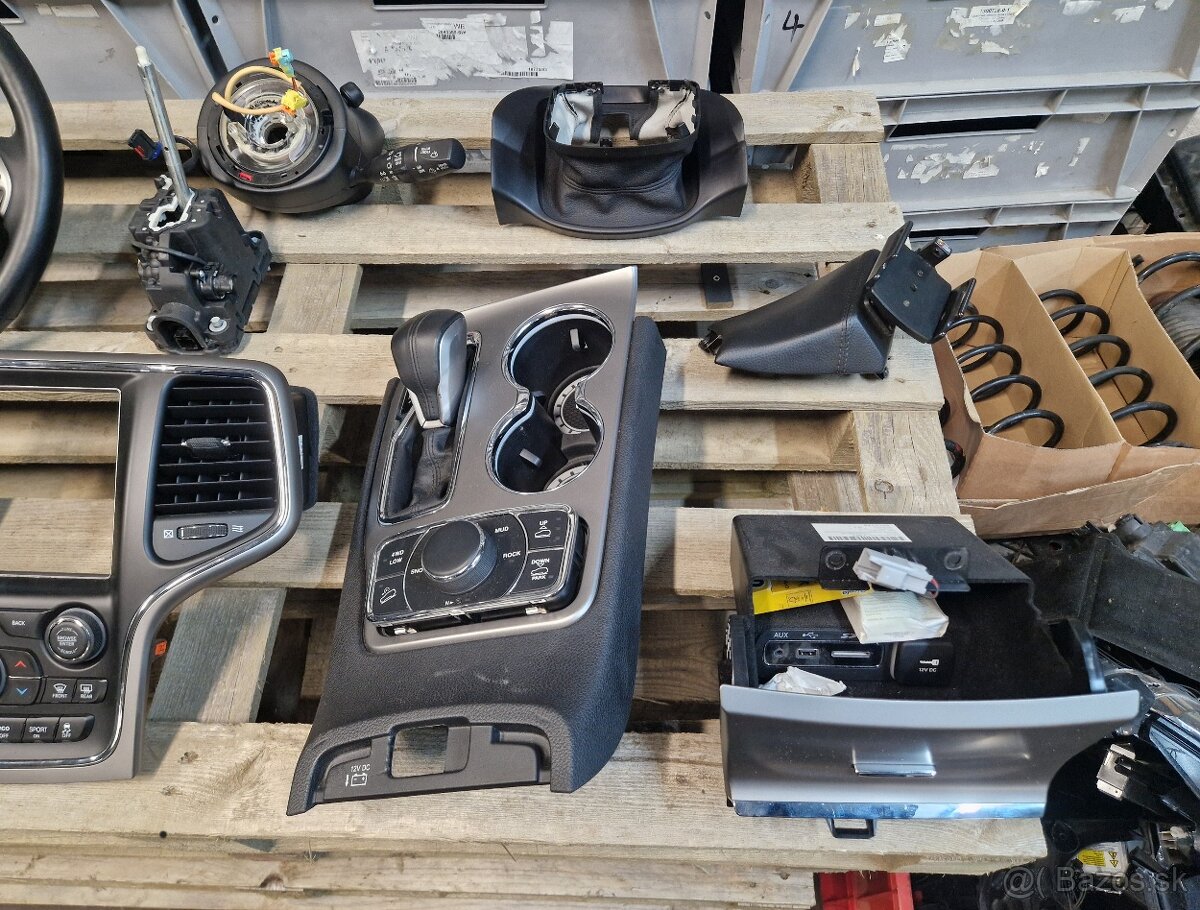 Diely interiéru Jeep Grand Cherokee WK2 2017 Summit - 3