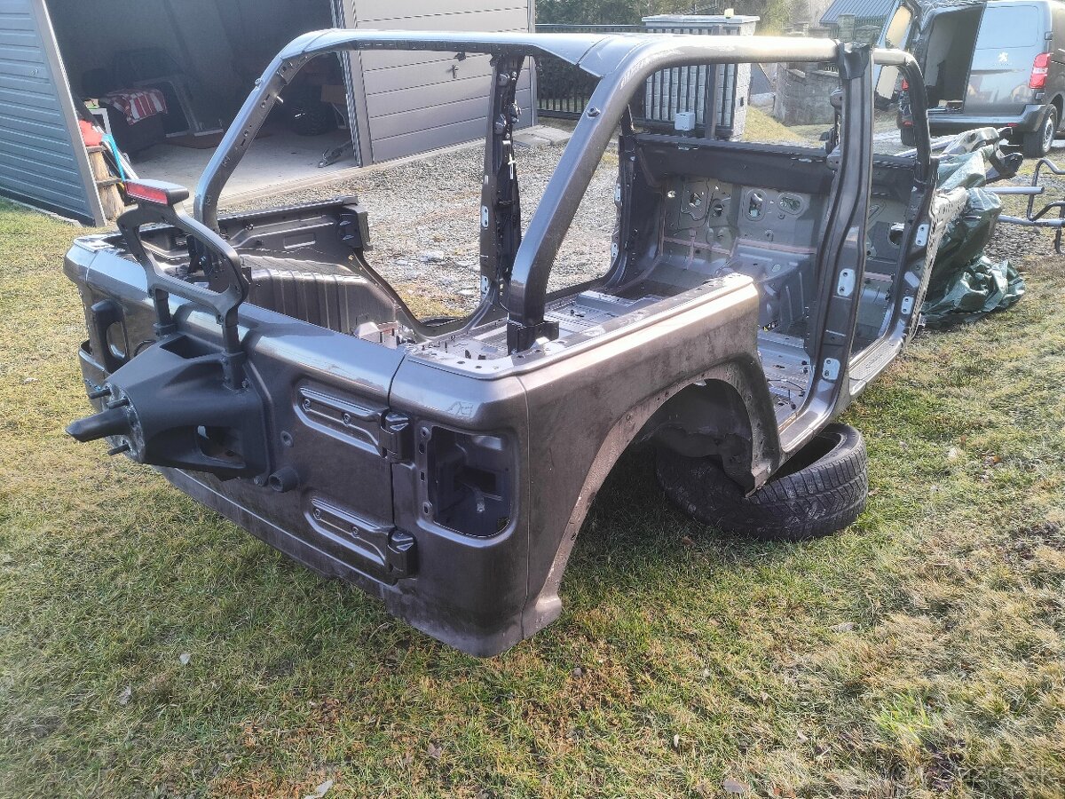 Jeep Wrangler JL 2020rok celú karosériu