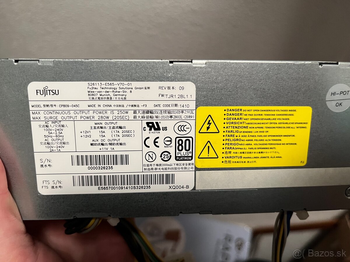 napájací zdroj pre PC - Fujitsu S26113-E611-V70-01 - 3