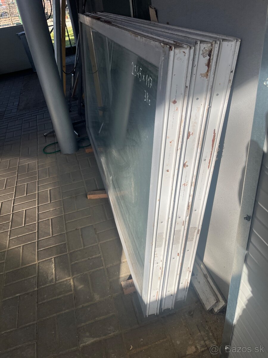 Plastové okno 2345x117mm - 3