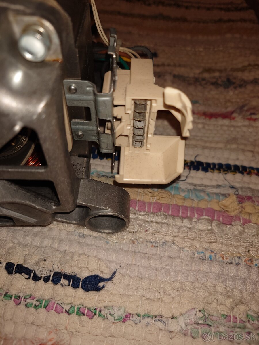 Predám čisto nový motor do práčky AEG - 3