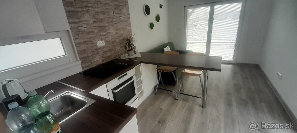 Chatka pri jazere - 3